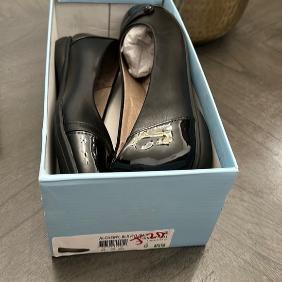 LifeStride Alchemy Flat (WIDE) - Picture 2 of 9